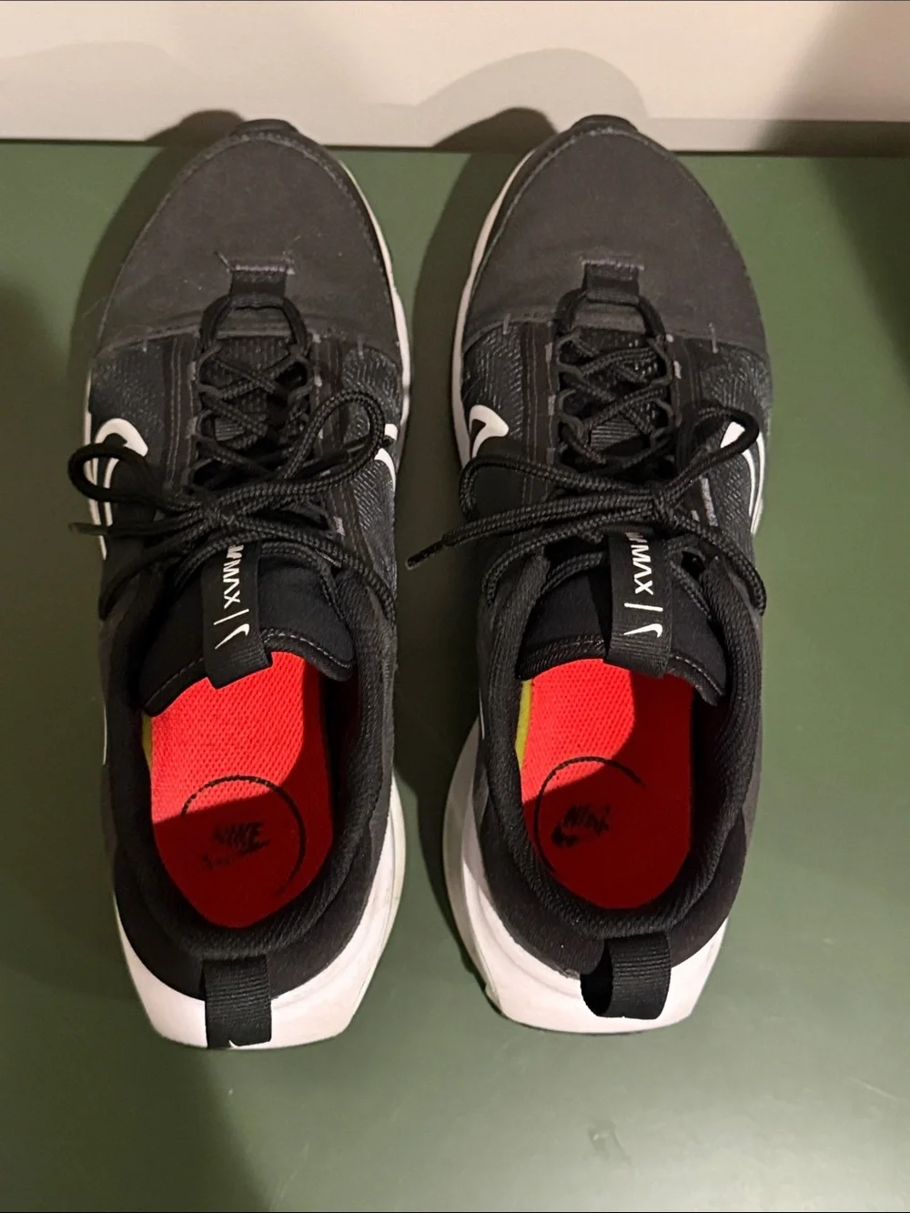 Women’s Black Nike AirMax | 9